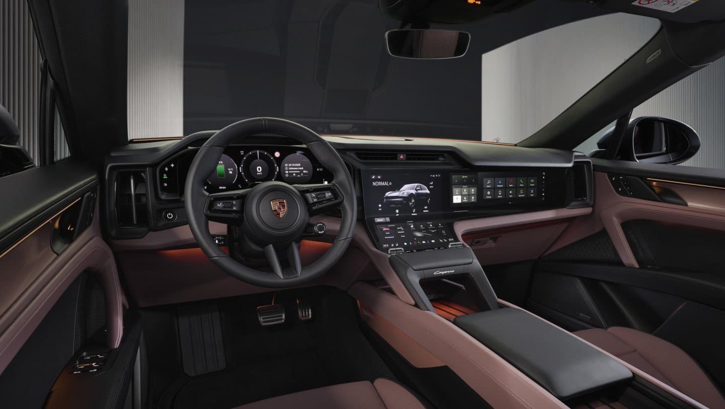 Planche de bord du Porsche Cayenne électrique avec le Flow Display